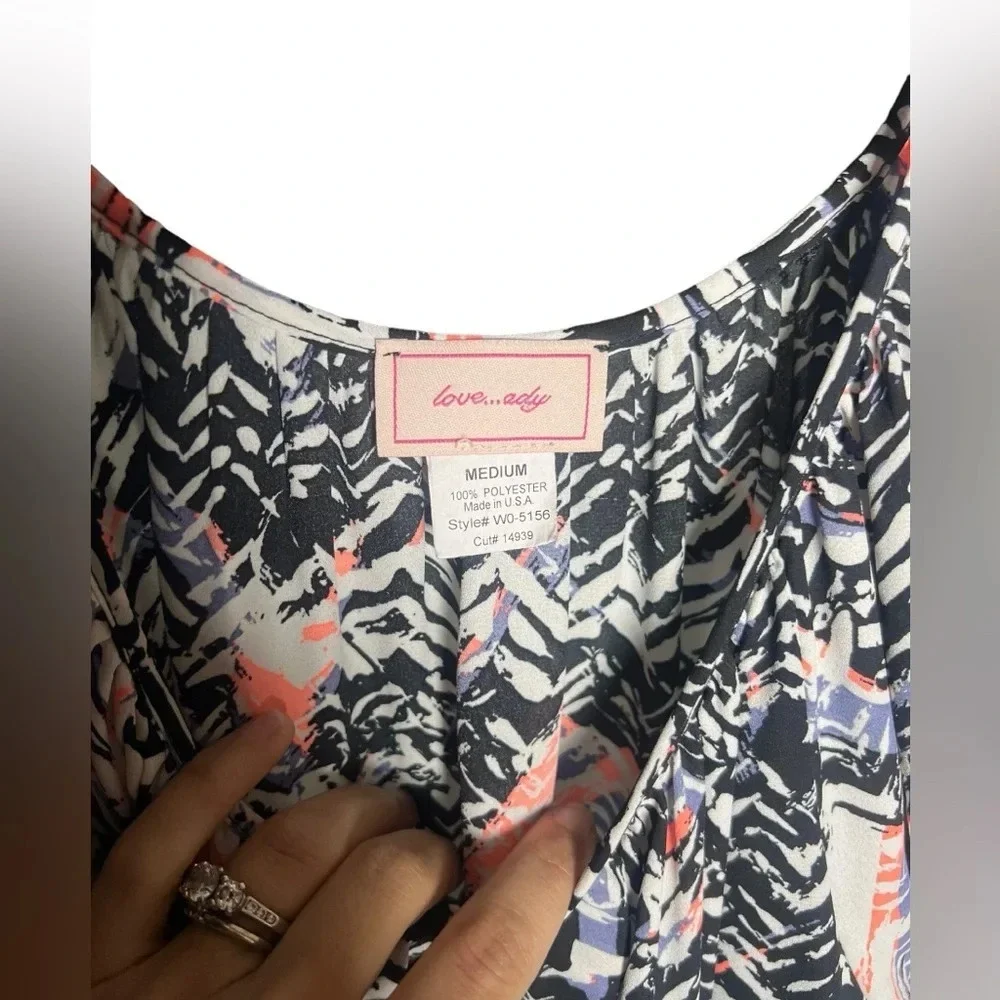 Love… ady size medium cold shoulder chevron dress in excellent condition - Picture 3 of 4